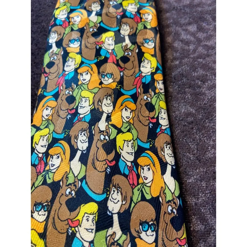 Scooby Doo and‎ gang neck tie